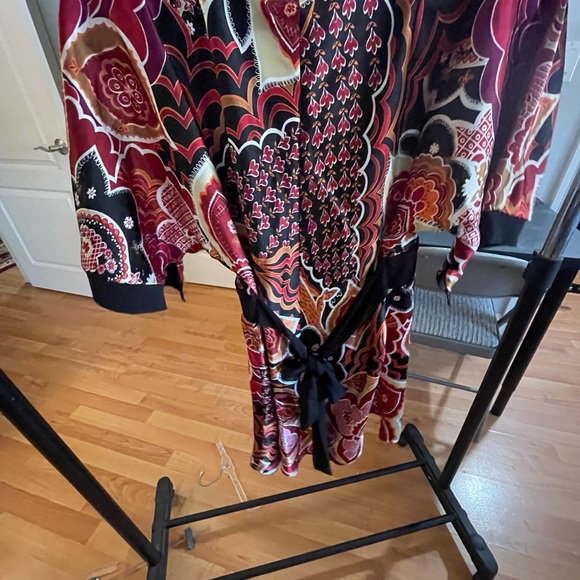 Studio Y satin blouse size XL - Picture 2 of 2